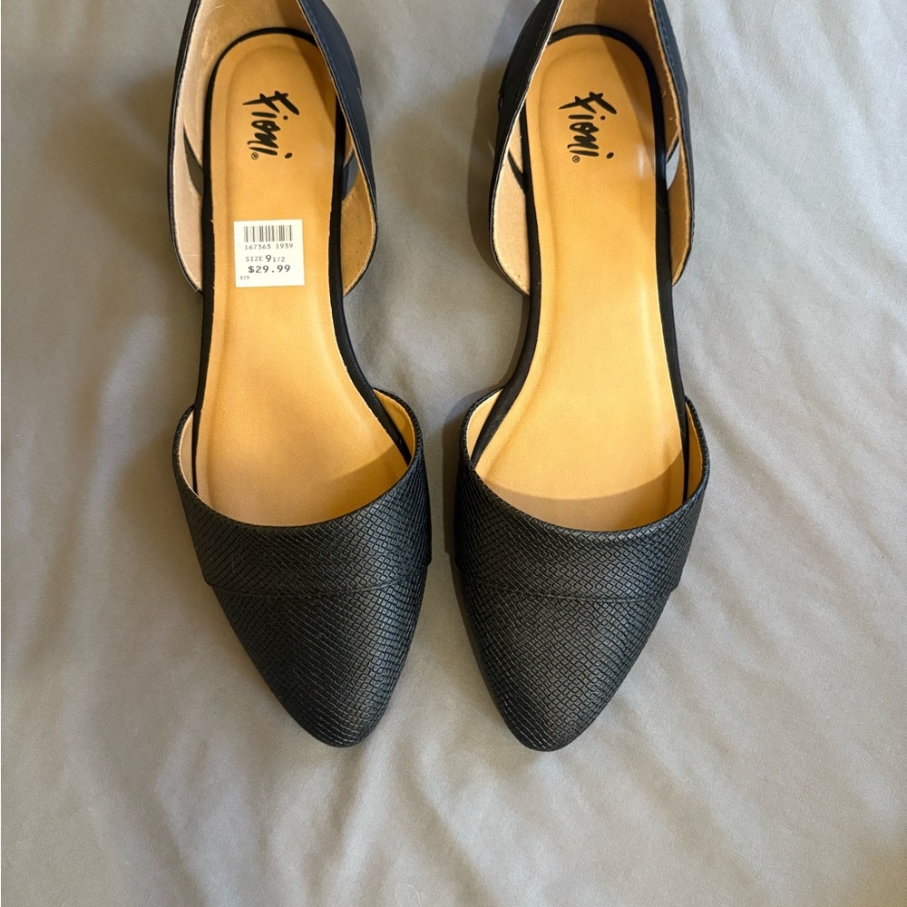 FIONI Clothing Black Textured Flats